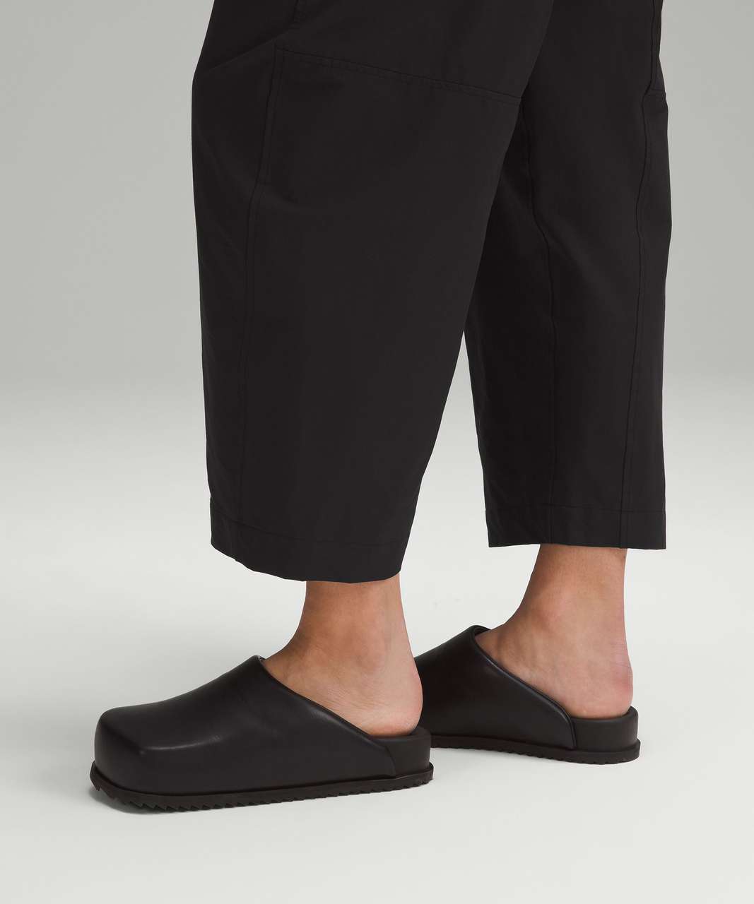 Lululemon Lightweight Mid-Rise Barrel-Leg Cropped Pant - Black