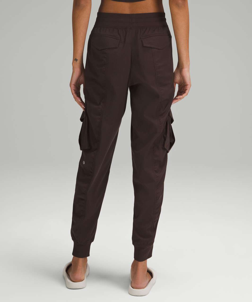 Dance Studio relaxed-fit mid-rise cargo pant in black : r/lululemon