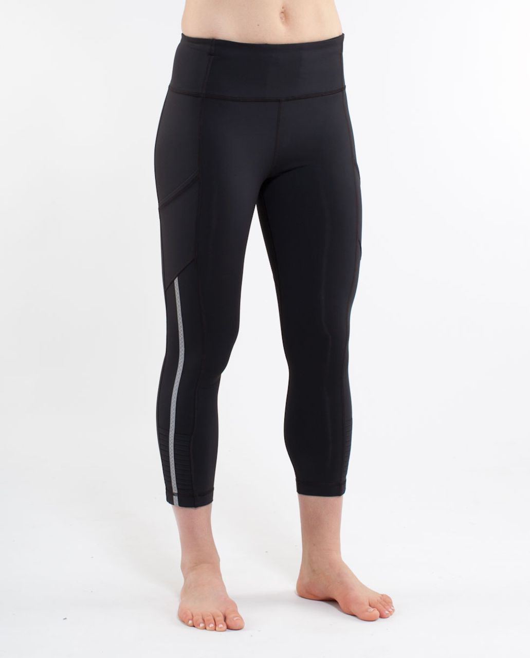 Lululemon Size 6 Black High Waisted Athletic Capri Leggings, Zip Pocket Back,  Ke