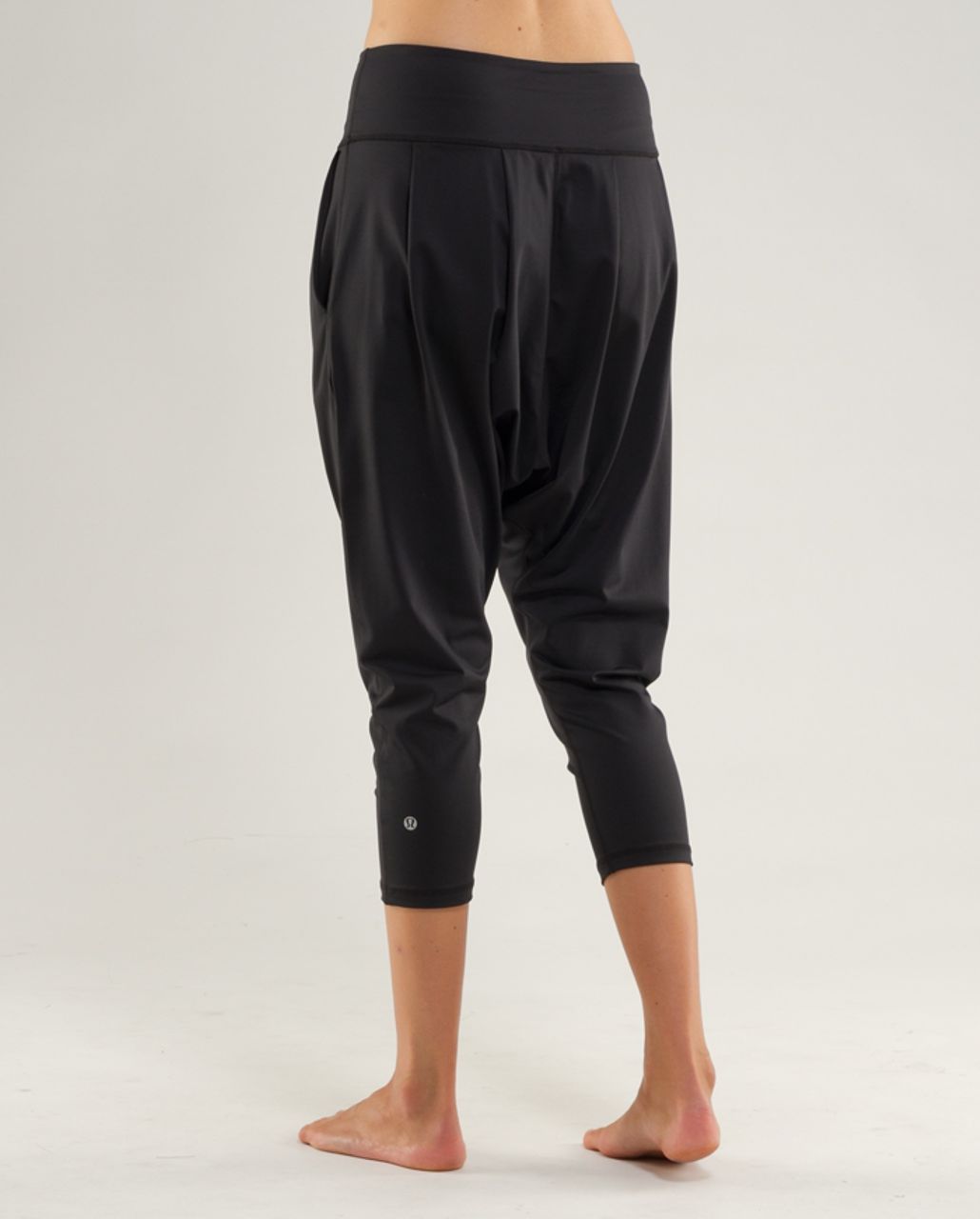 lululemon athletica, Pants & Jumpsuits, Lululemon Ladies Crop Pants