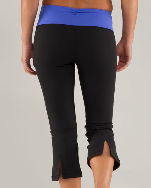 LULULEMON GATHER AND CROW SPLIT BACK LEGGI…  Capri pants, Black capri  leggings, Clothes design