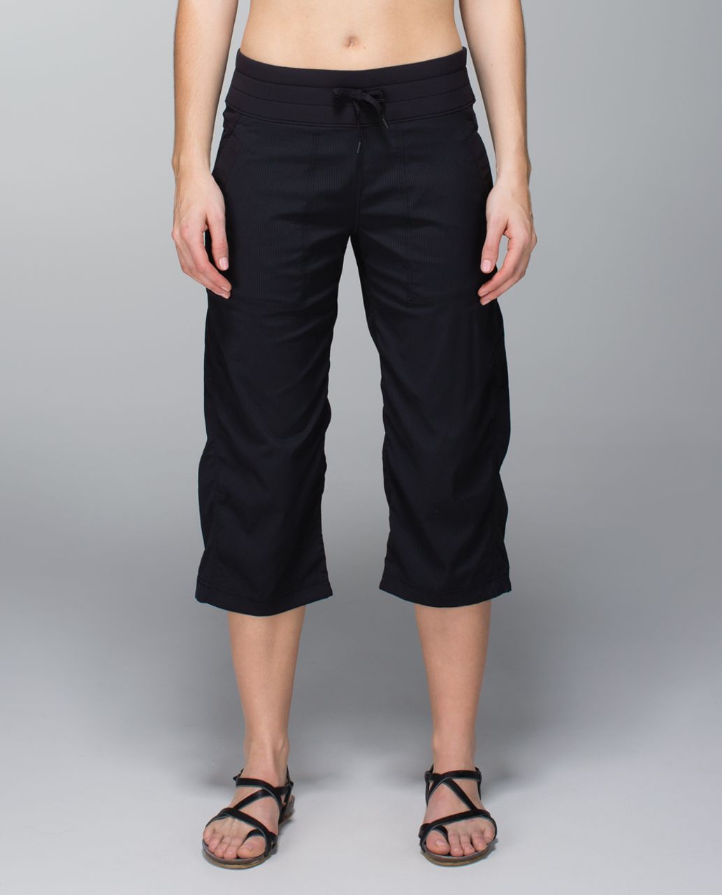 4]Lululemon Dance Studio Mid-Rise Cropped Pant Size 4 Black (New Release -  square dot), Women's Fashion, Activewear on Carousell