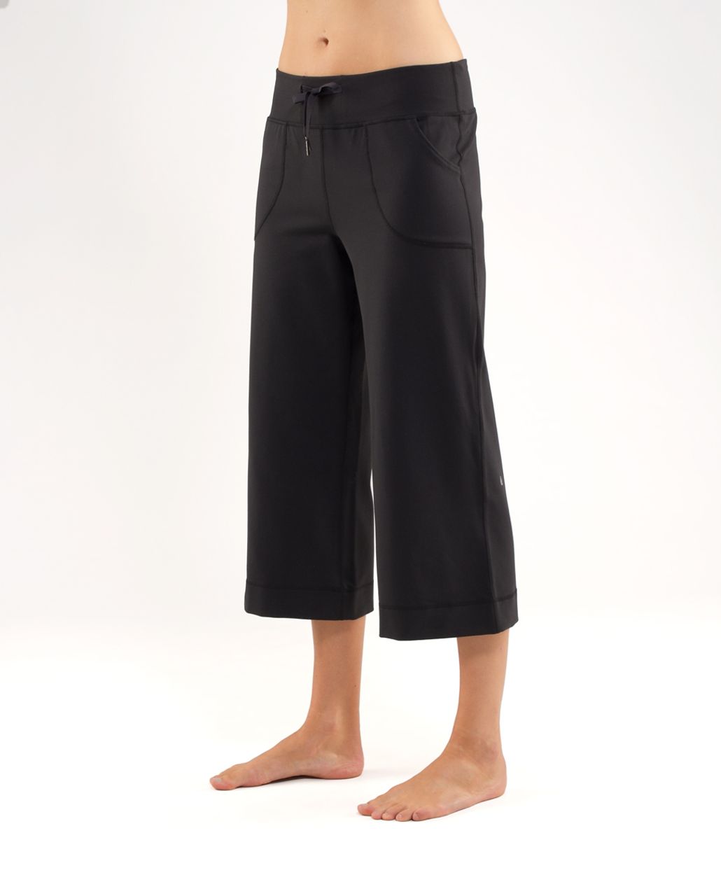 black cropped capri pants