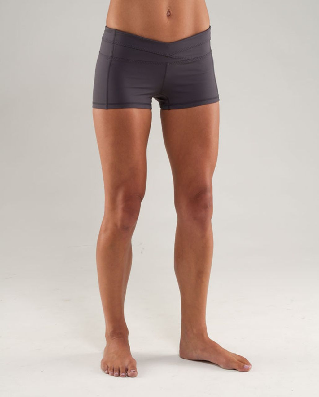 Lululemon Warrior II Hot Short - Coal