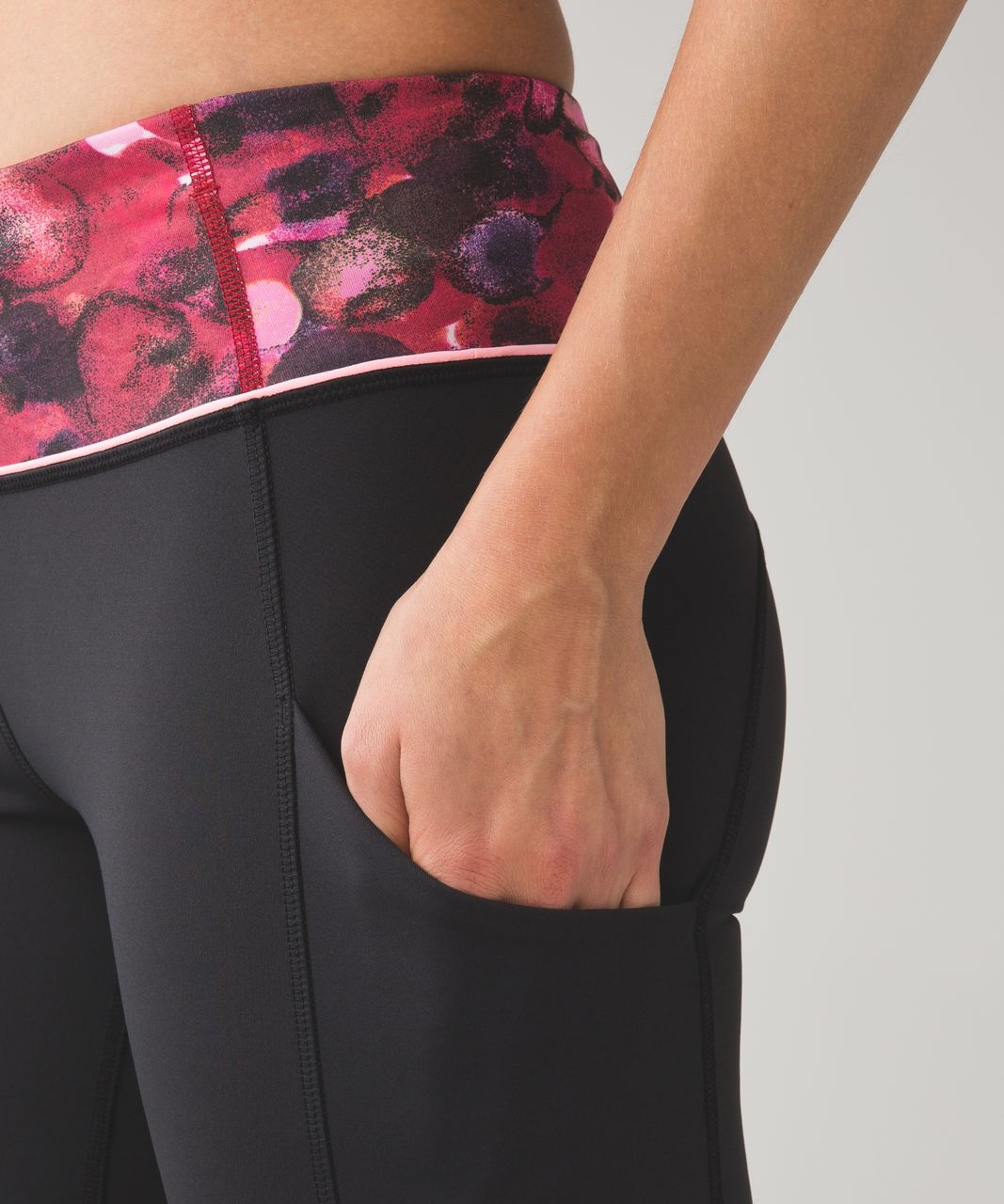 Lululemon Speed Tight IV - Black / Poppy Petals Berry Rumble Multi