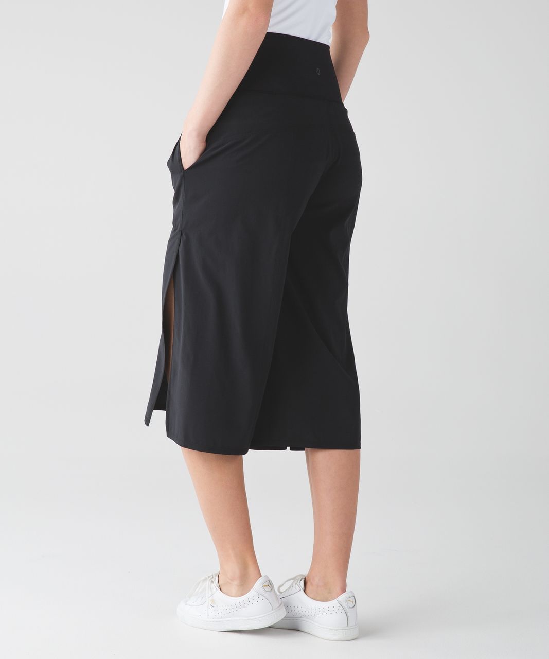 Lululemon Serene Crop - Black