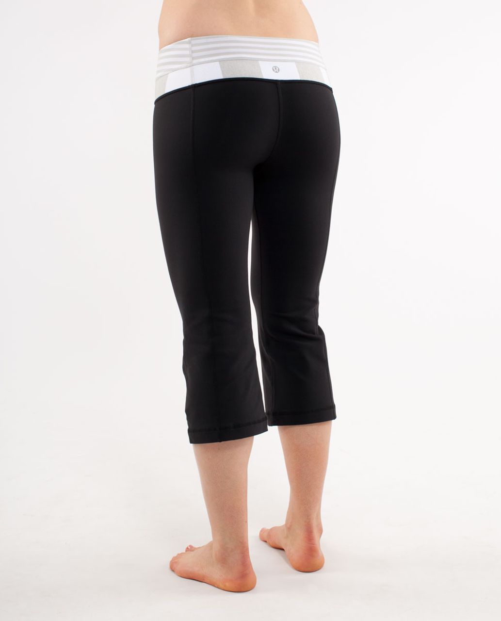 Lululemon Groove Crop - Black /  Silver Spoon White Narrow Bold Multi Stripe /  White Silver Spoon Wide Bolt Stre