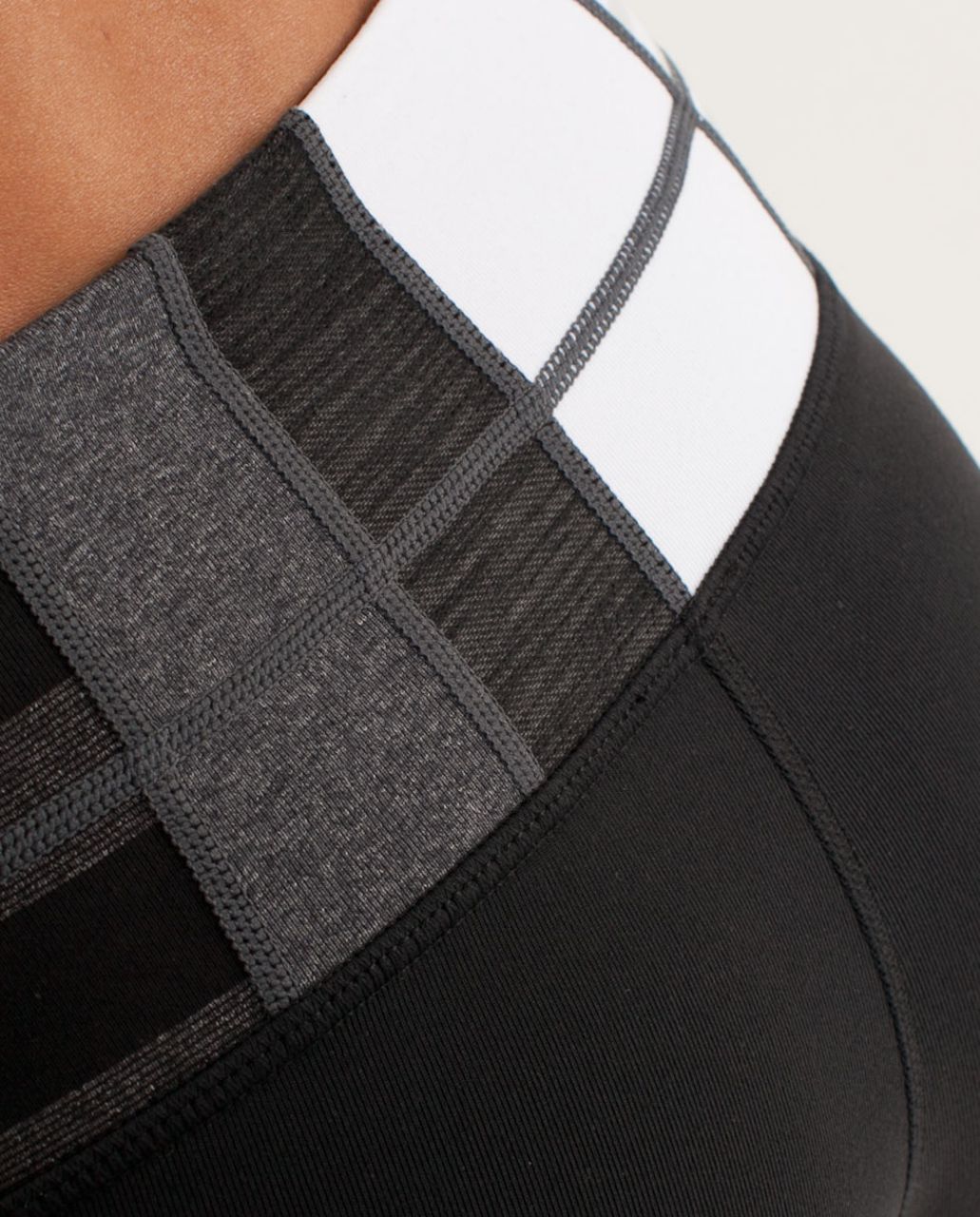 Lululemon Groove Short - Black /  Quilting Winter 20