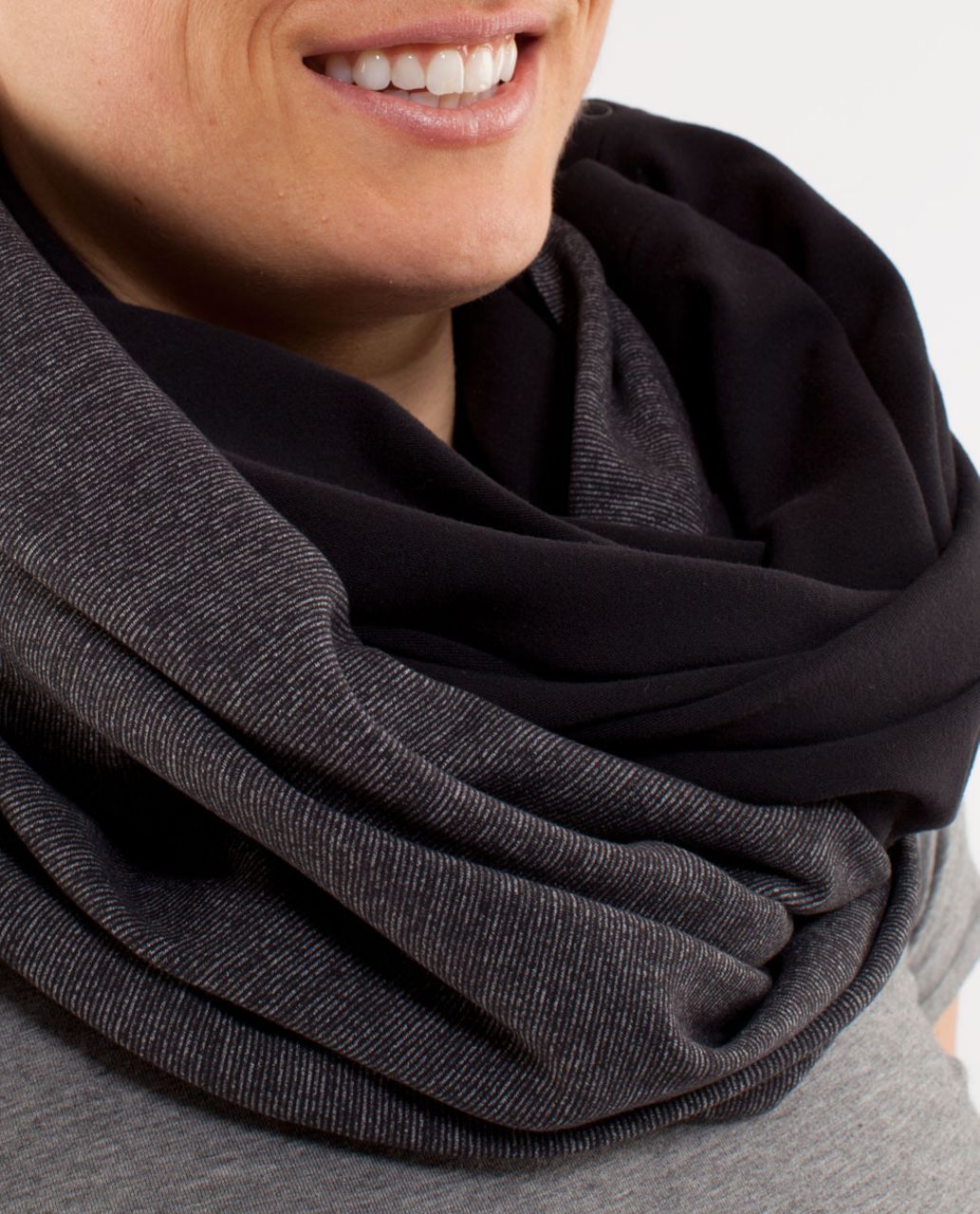 Lululemon Vinyasa Scarf - Black /  Wee Stripe Black Heathered Black