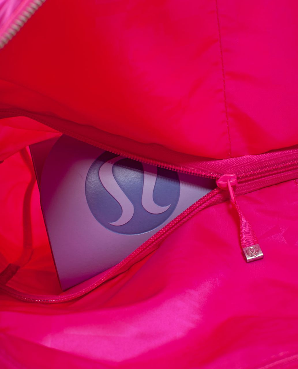 Lululemon Yogi Tote III - Discover Manifesto Embossed Paris Pink