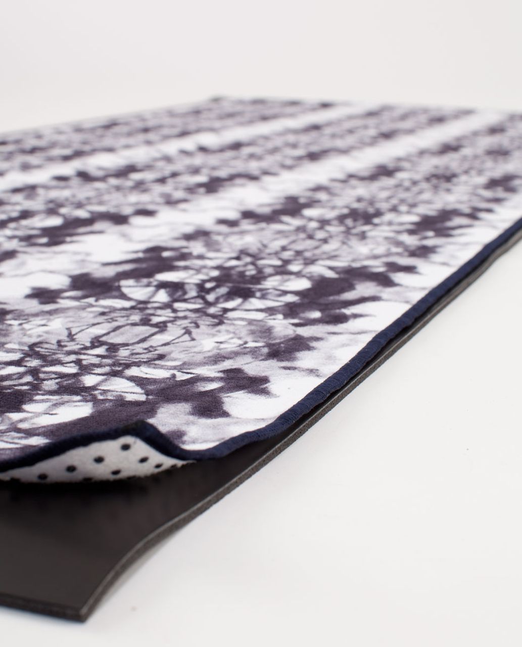 Lululemon Skidless Towel - Ink Blot White Deep Indigo