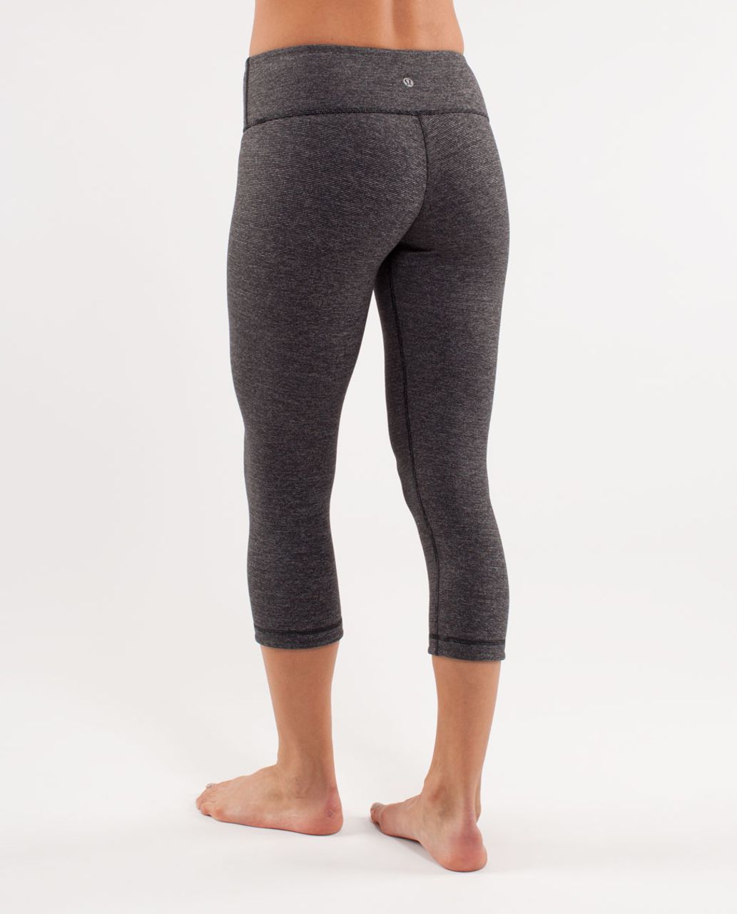 Lululemon Wunder Under Crop III Reversible - Size 6 – Chic