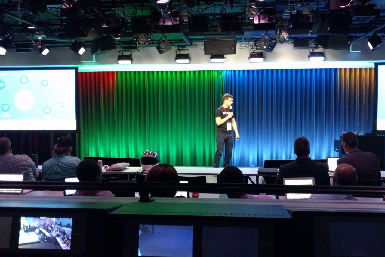 Florian presenting LumApps at Google Washington