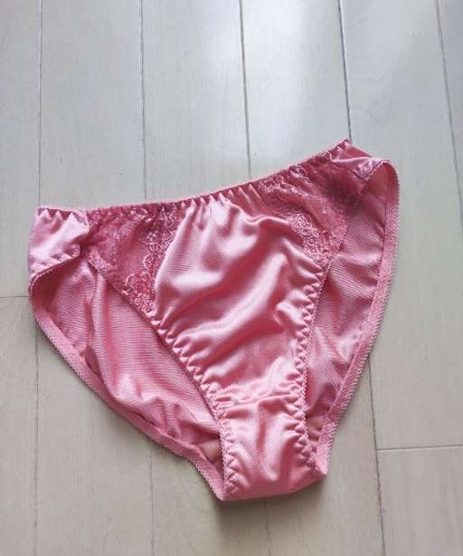 ピンクのツルツルショーツ❤