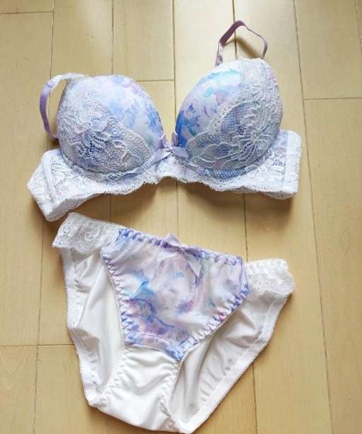 お気に入りの白のブラセット❤