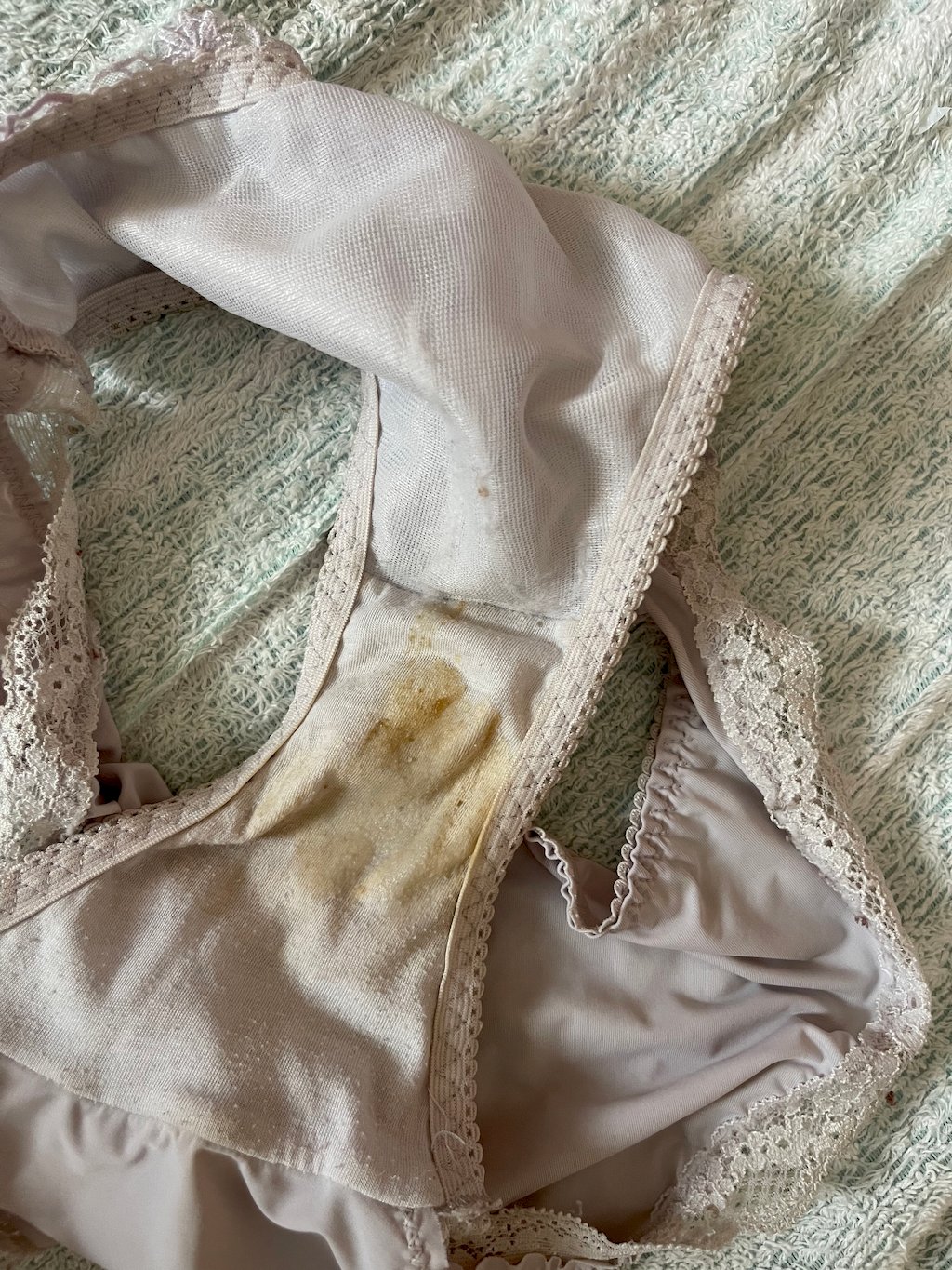 人妻汚れたパンティ 汚れたてのパンティ♡ - Luscio ラシオ