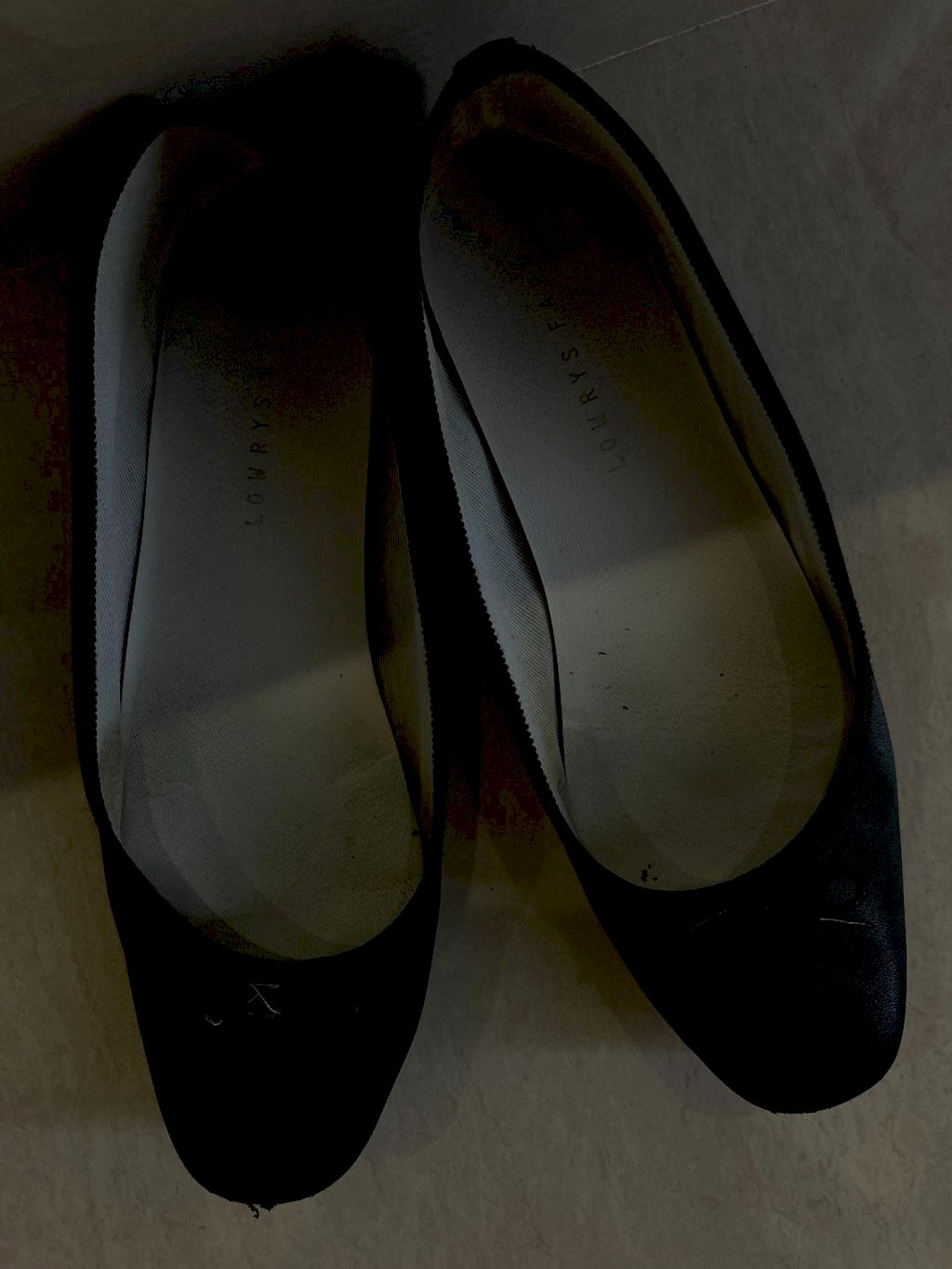 いっぱい歩く時にはいてるぺたんこシューズ