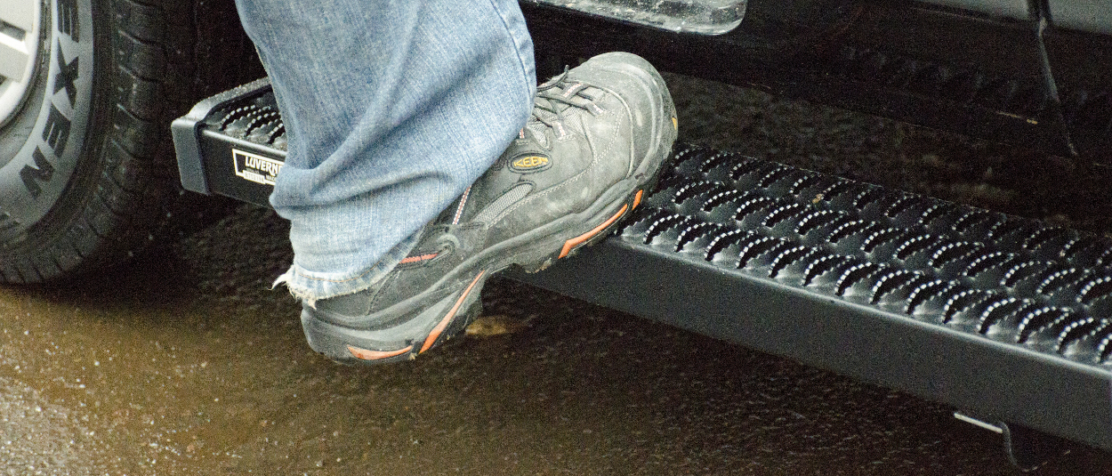 LUVERNE Grip Step™ van running boards - work boot step