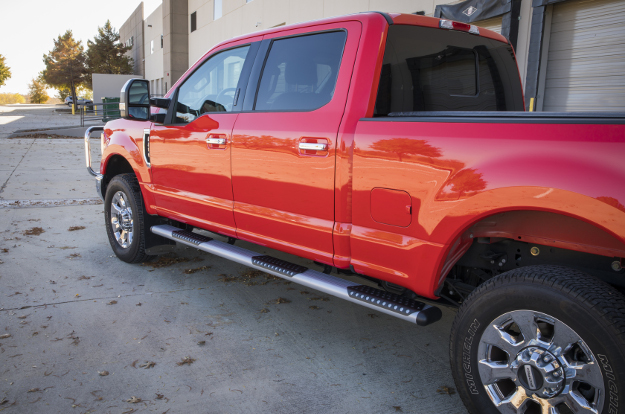 Red Ford F250 with LUVERNE O-Mega II™ wheel-to-wheel steps