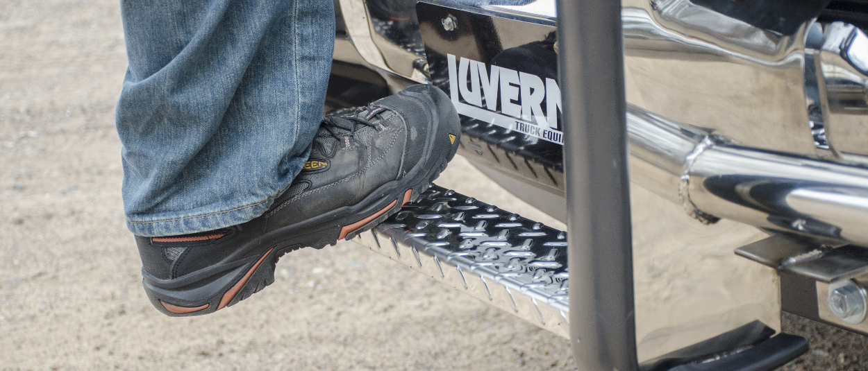 LUVERNE Prowler Max™ grille guard step - work boot