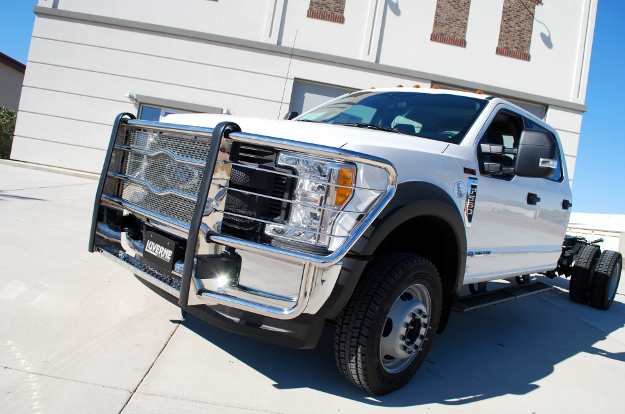 LUVERNE Prowler Max™ heavy-duty grille guard on Ford F550 Super Duty