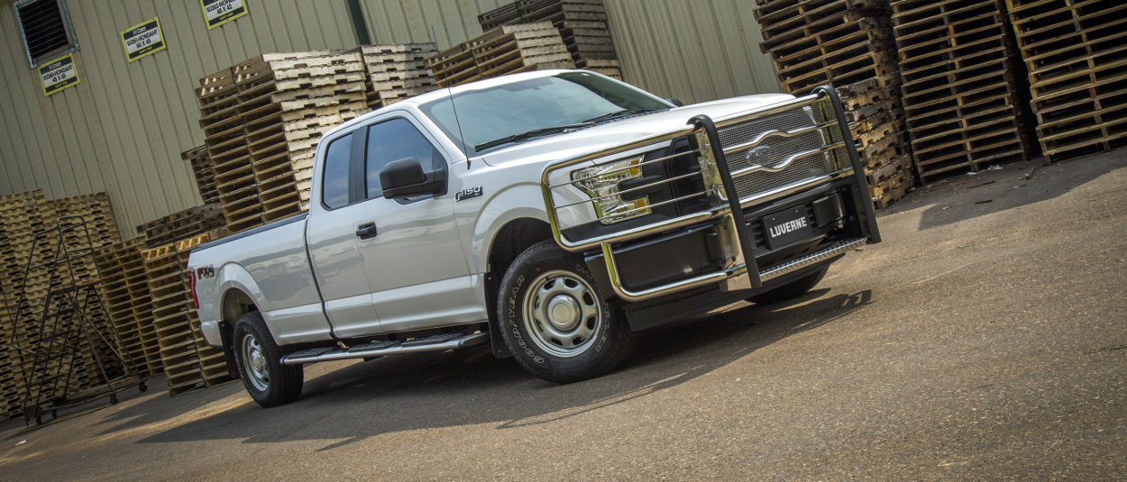 2015 Ford F150 work truck with LUVERNE Regal 7™ truck side steps