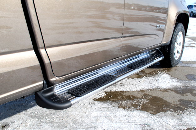 Chevrolet Colorado with LUVERNE Side Entry Steps in the snow