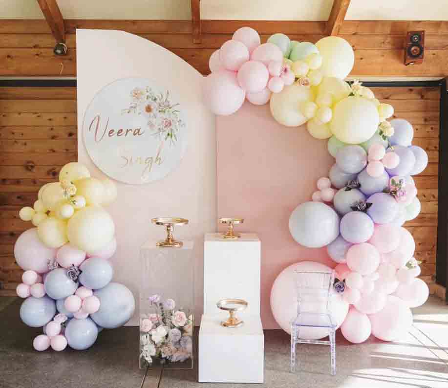 Pastel Backdrops in Mauve and Light Pink, White and Acrylic Square Plinths, Mirror Cake stand by Luxe Dream / Florals by Luxe Dream Floral Studio / Balloons by Blue Bear Balloons