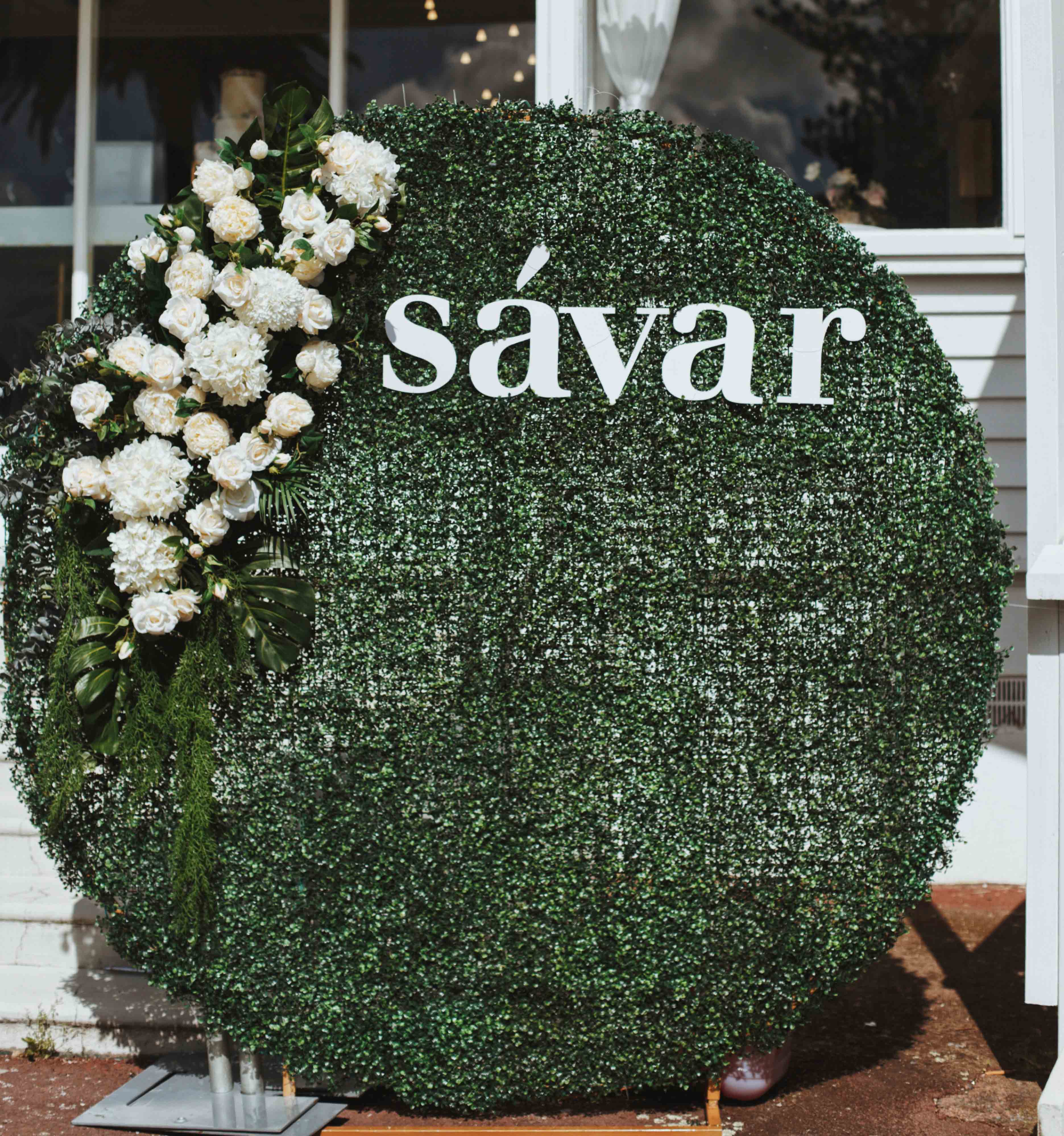 Hedge Wall and Sign by Luxe Dream Event Hire / Flowers by Luxe Dream Floral Studio 