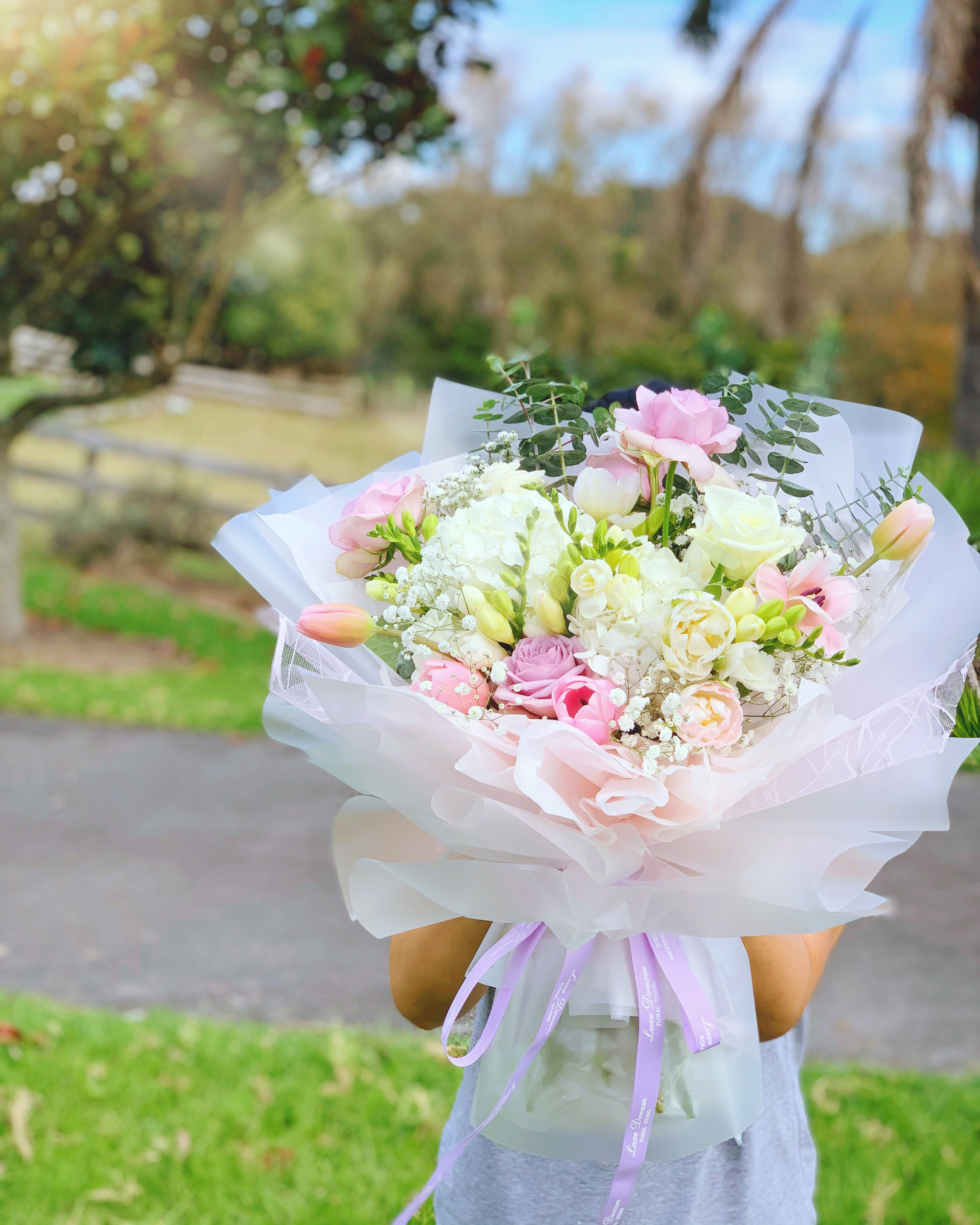 Flower Arrangement by Luxe Dream Floral Studio