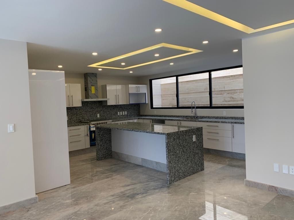 142, Fuente de Las Pirámides, 009, Lomas de Tecamachalco, 53950 con 3 Recámaras, 3 Baños, 550 Metros Cuadrados y $17,900,000