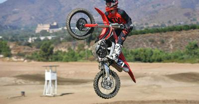 2020 Honda CRF250R First Ride Review https://t.co/lQgm6nBuY8...