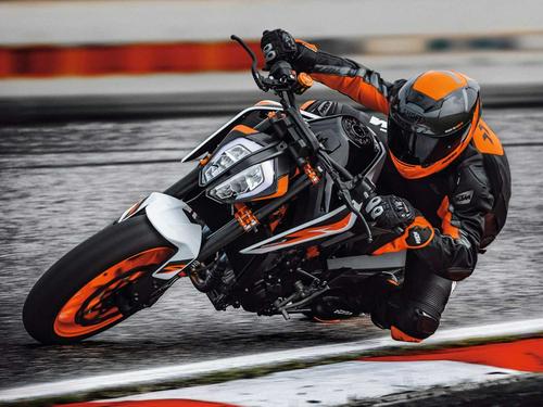 2021 KTM 890 Duke R First Look Preview