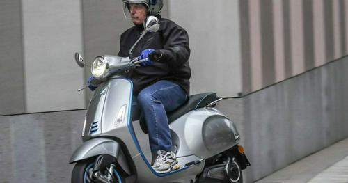 2019 Vespa Elettrica First Ride https://t.co/k13rk2eFuP...