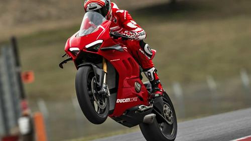 2019 Ducati Panigale V4 R First Look