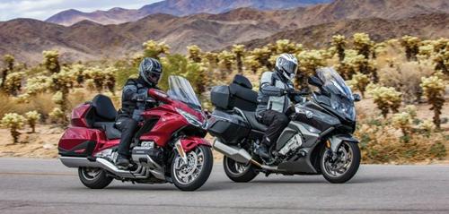 2018 BMW K 1600 GTL vs. Honda Gold Wing Tour | Comparo Review