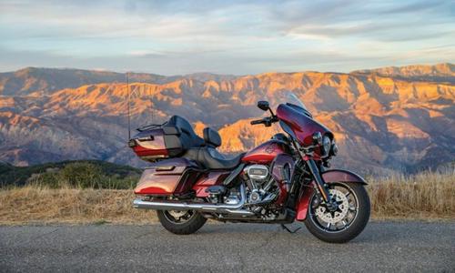 2018 Harley-Davidson CVO Limited | Road Test Review