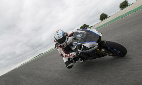 First Ride: 2018 Yamaha R1M review...