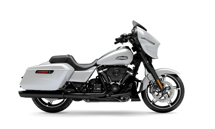 2024 Harley-Davidson Street Glide® White Onyx Pearl — Black Finish