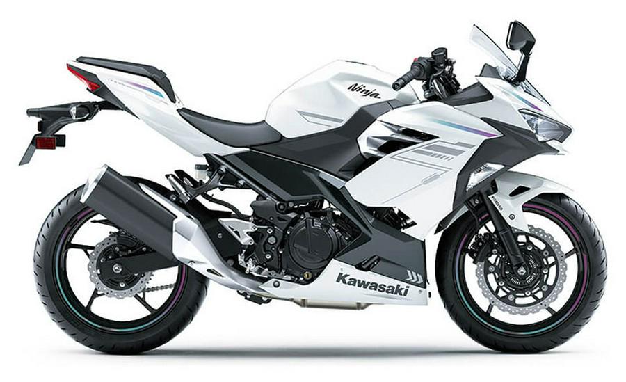 2023 Kawasaki Ninja 400 ABS Pearl Blizzard White/Metallic Carbo