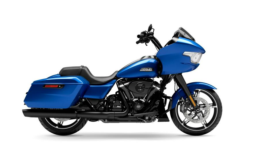 2023 Harley-Davidson® CVO™ Street Glide® Dark Platinum w/ Pinstripe