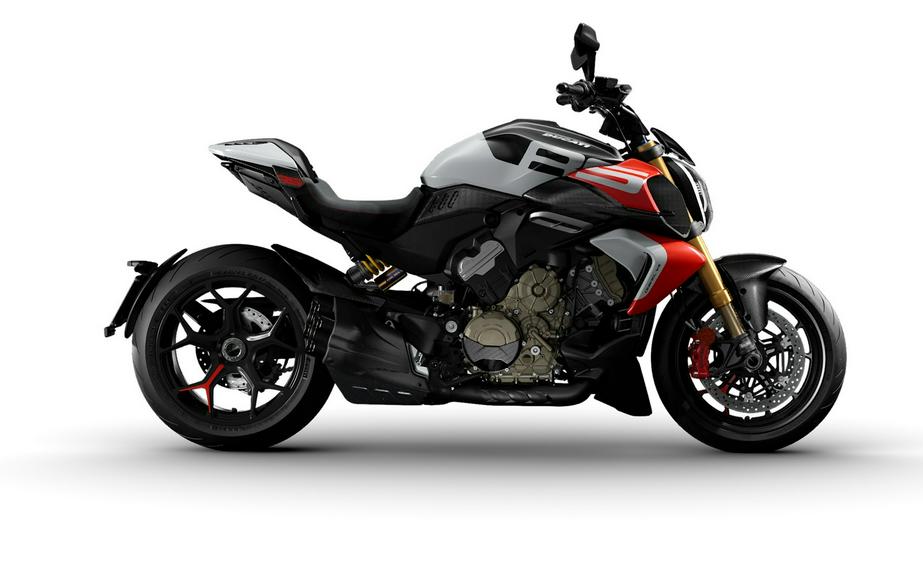 2026 Ducati Diavel V4 RS