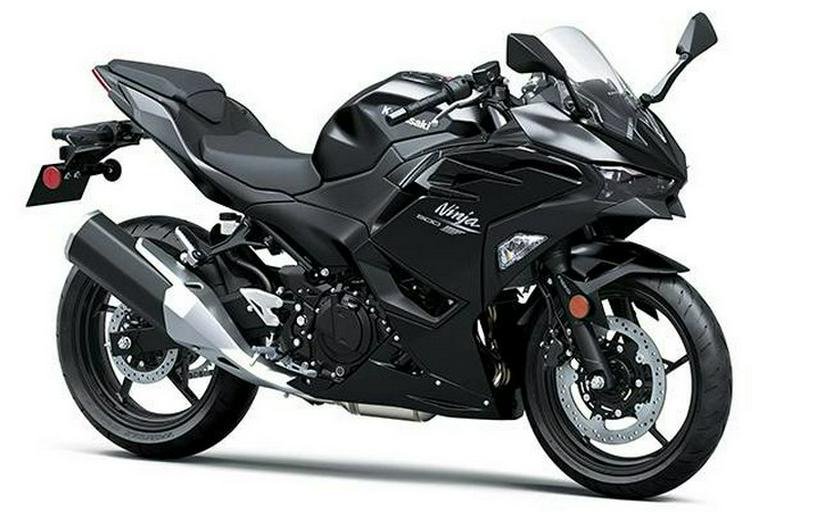 2026 Kawasaki Ninja® 500 ABS Metallic Yellowish Green/Ebony