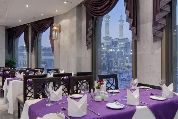 Ruang Makan Makkah Towers