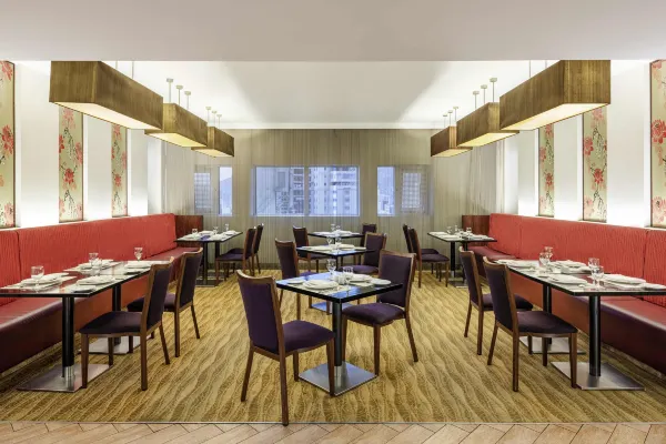 Ruang Makan Movenpick Hotel & Residence Hajar Makkah