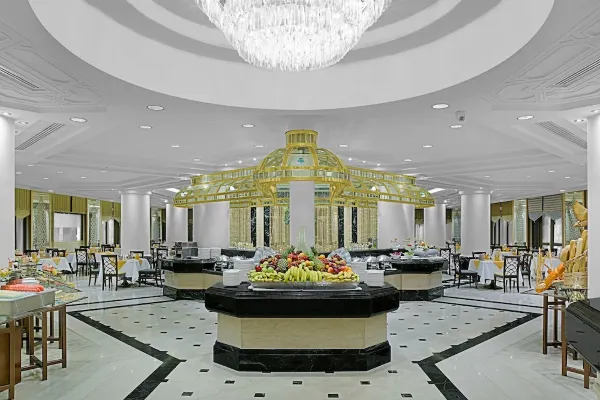 Ruang Makan Makkah Towers