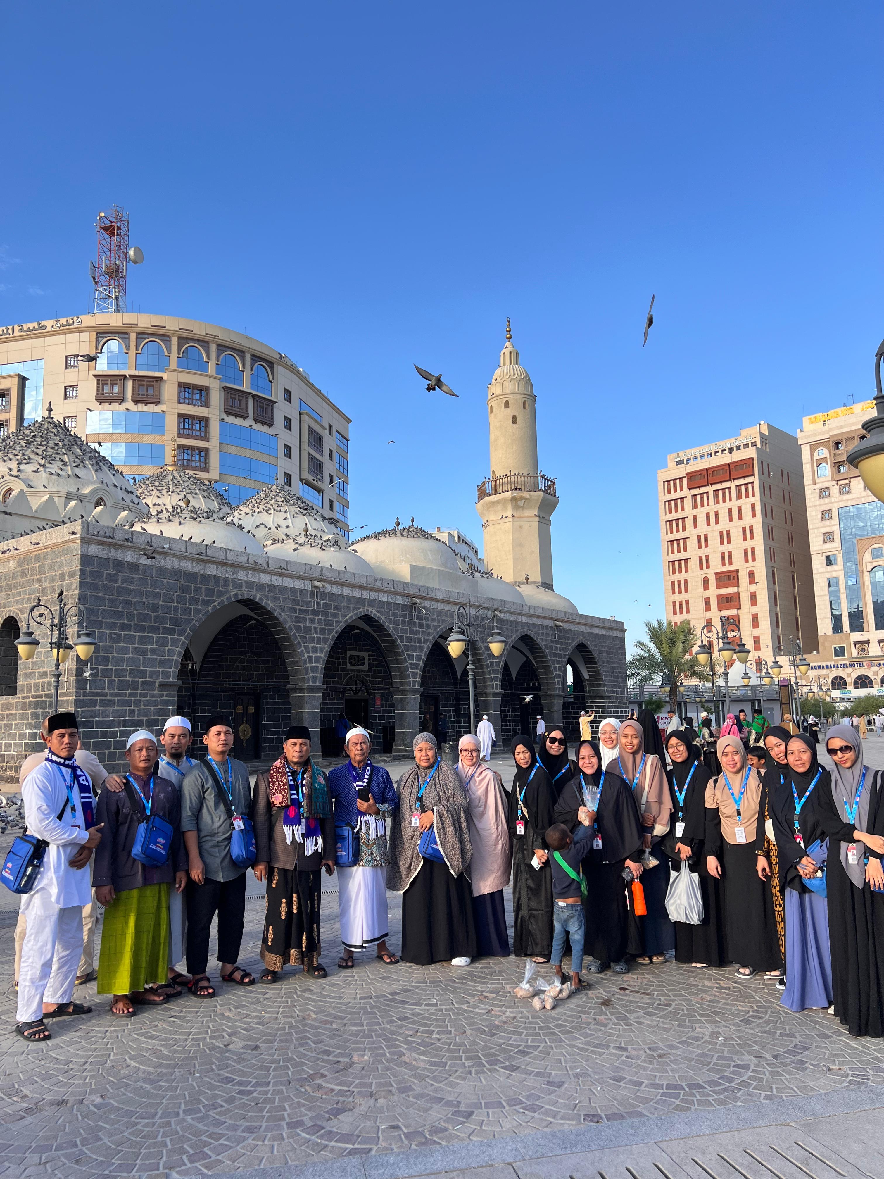 moment jamaah amisya saat di masjid ghamamah