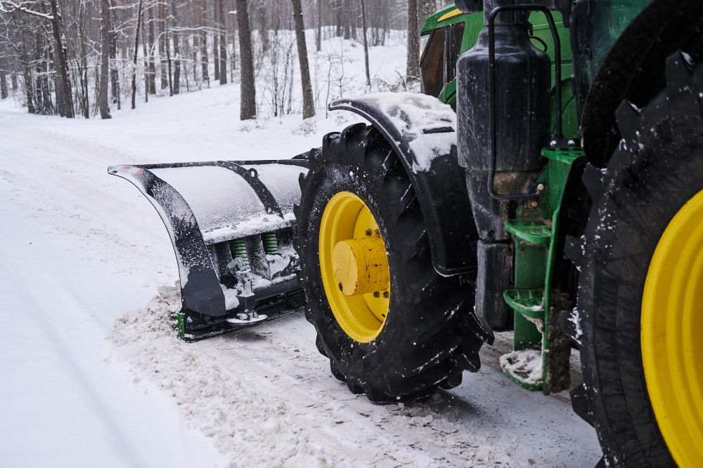 Winterdienst mit dem Traktor: Das sollte beachtet werden