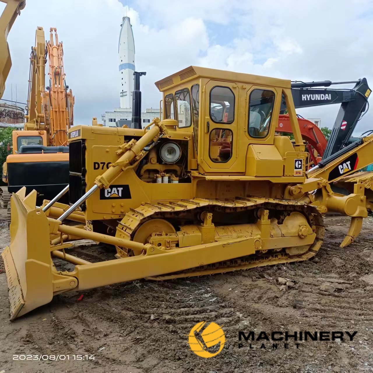 Caterpillar Used D7g Crawler Bulldozer at Low Price image