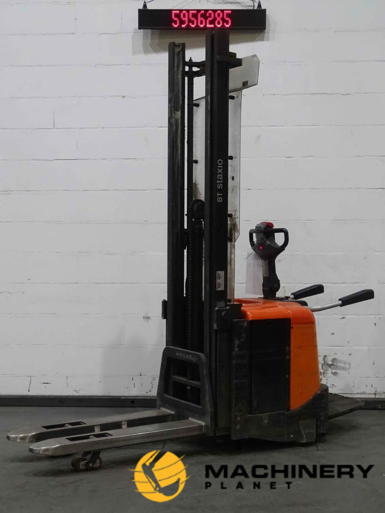 ToyotaSPE125L Electric Stackers